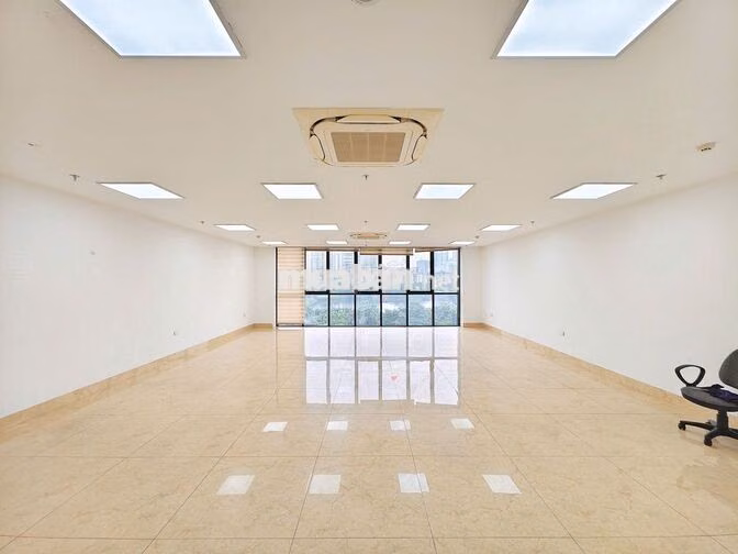 Cho thuê sàn văn phòng Khuất Duy Tiến 100m2 14tr view hồ điều hòa