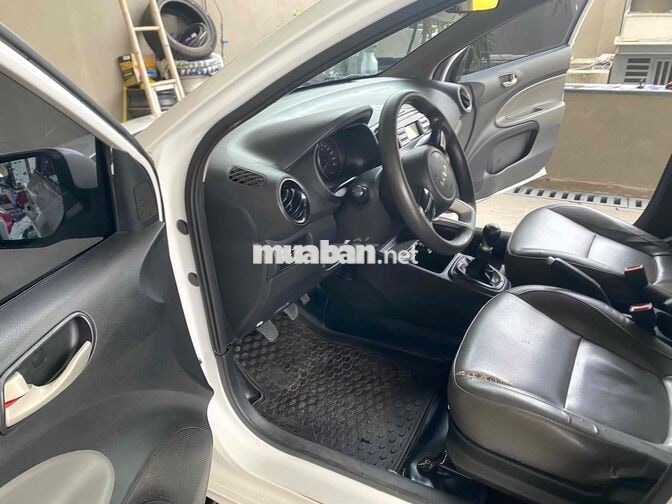 Kia Soluto 1.4 MT 2022, logo mới