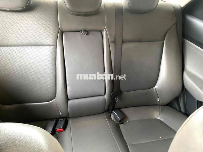 Kia Soluto 1.4 MT 2022, logo mới