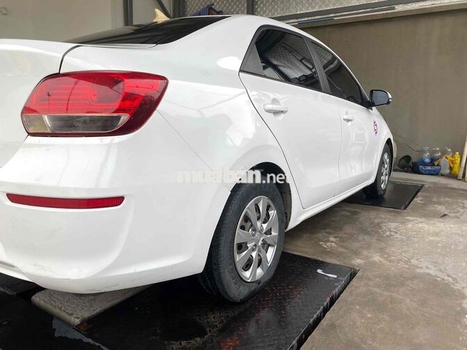 Kia Soluto 1.4 MT 2022, logo mới