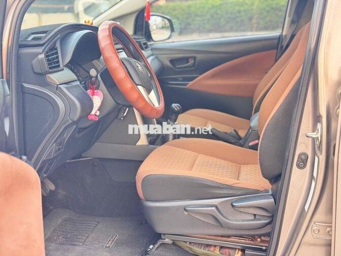 Toyota Innova 2017 7 chỗ số sàn Nâu