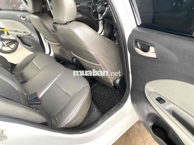 Kia Soluto 1.4 MT 2022, logo mới