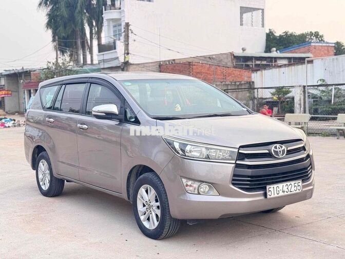 Toyota Innova 2017 7 chỗ số sàn Nâu