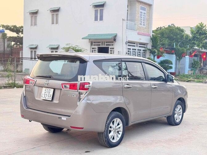 Toyota Innova 2017 7 chỗ số sàn Nâu