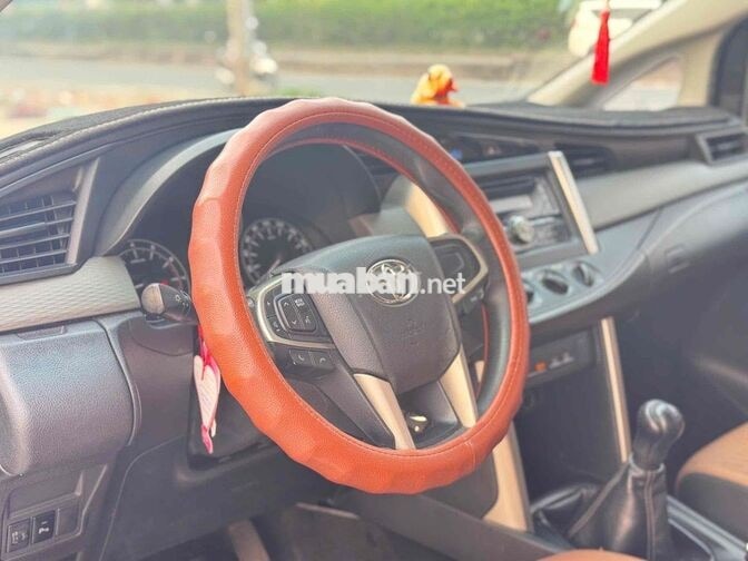 Toyota Innova 2017 7 chỗ số sàn Nâu