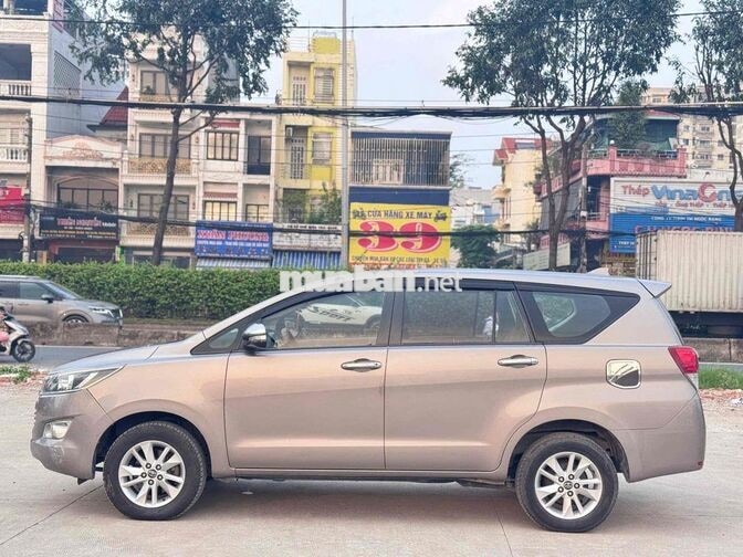 Toyota Innova 2017 7 chỗ số sàn Nâu