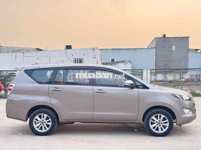 Toyota Innova 2017 7 chỗ số sàn Nâu