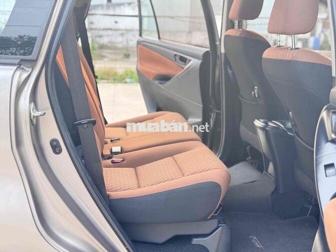 Toyota Innova 2017 7 chỗ số sàn Nâu