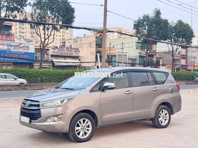Toyota Innova 2017 7 chỗ số sàn Nâu