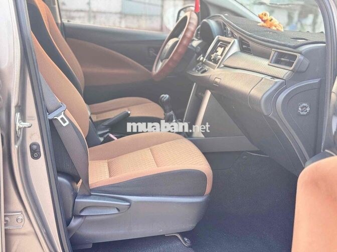 Toyota Innova 2017 7 chỗ số sàn Nâu