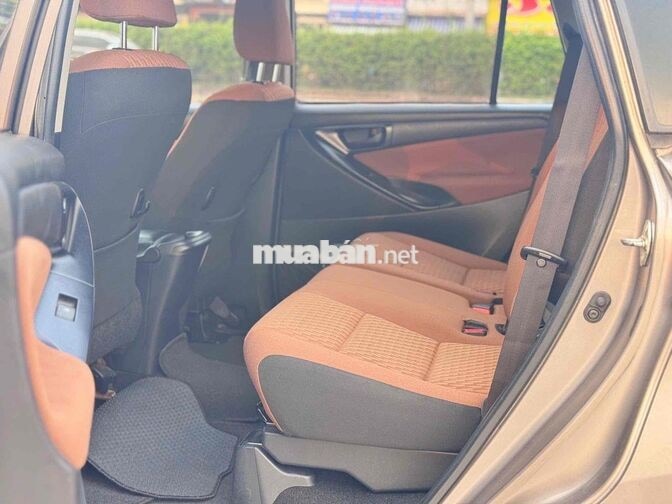 Toyota Innova 2017 7 chỗ số sàn Nâu