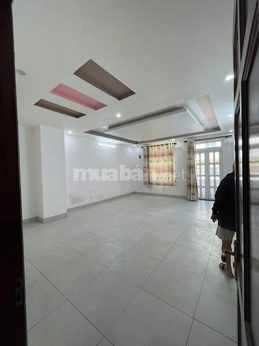 MTKD Ngay Chợ Tân Hương . DT : 5.6 x 23m . 4 Tầng . Giá : 36 triệu 