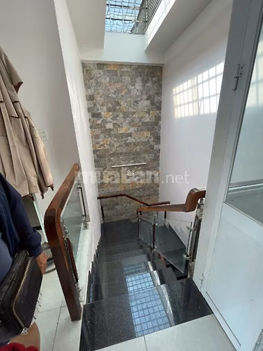 MTKD Ngay Chợ Tân Hương . DT : 5.6 x 23m . 4 Tầng . Giá : 36 triệu 