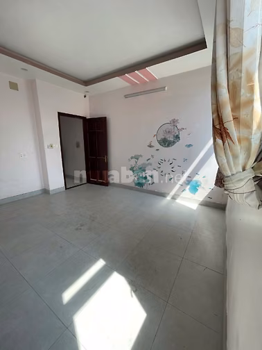 MTKD Ngay Chợ Tân Hương . DT : 5.6 x 23m . 4 Tầng . Giá : 36 triệu 