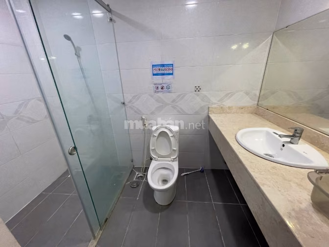 MTKD Ngay Chợ Tân Hương . DT : 5.6 x 23m . 4 Tầng . Giá : 36 triệu 