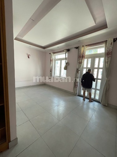 MTKD Ngay Chợ Tân Hương . DT : 5.6 x 23m . 4 Tầng . Giá : 36 triệu 