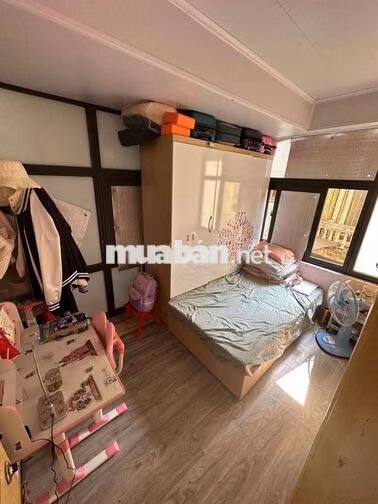 Bán gấp căn hộ tập thể 2 ngủ tại Láng Hạ tầng thấp nhà thoáng đẹp