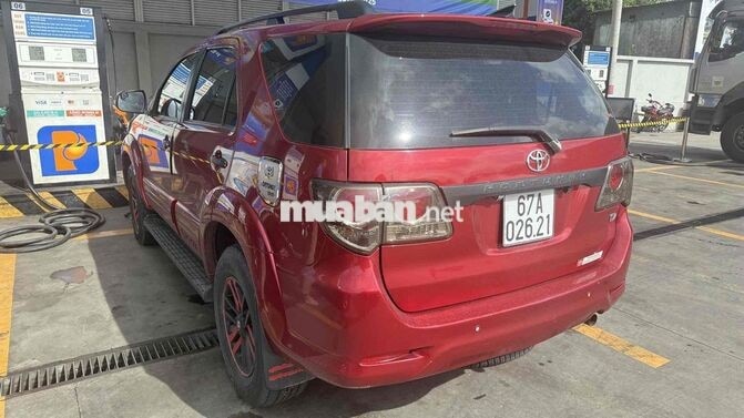 Toyota Fortuner 7 chỗ màu Đỏ 224.787 km
