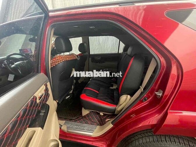Toyota Fortuner 7 chỗ màu Đỏ 224.787 km