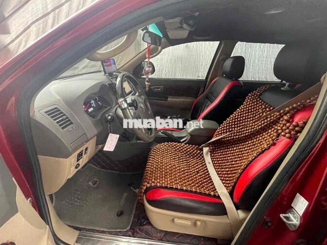Toyota Fortuner 7 chỗ màu Đỏ 224.787 km