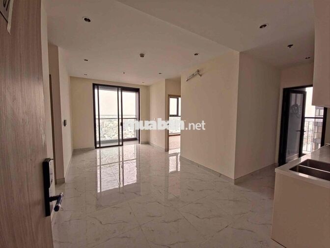 Cho thuê Căn 3PN nhà trống; View Võ Văn Kiệt. Giá 14 triệu. LH Hương