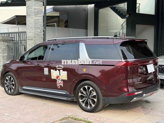 KIA Carnival Signature 2.2D Đỏ Mận 43.000 km