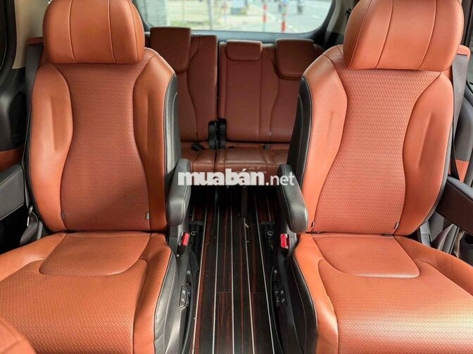 KIA Carnival Signature 2.2D Đỏ Mận 43.000 km