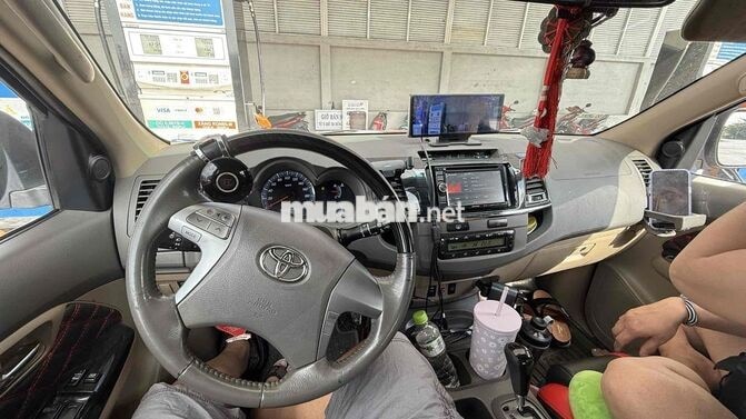 Toyota Fortuner 7 chỗ màu Đỏ 224.787 km