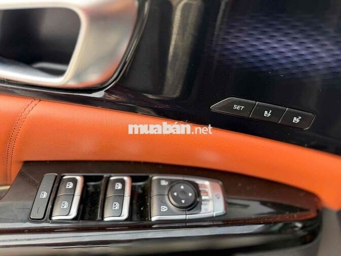 KIA Carnival Signature 2.2D Đỏ Mận 43.000 km