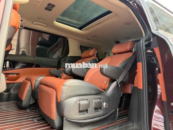 KIA Carnival Signature 2.2D Đỏ Mận 43.000 km