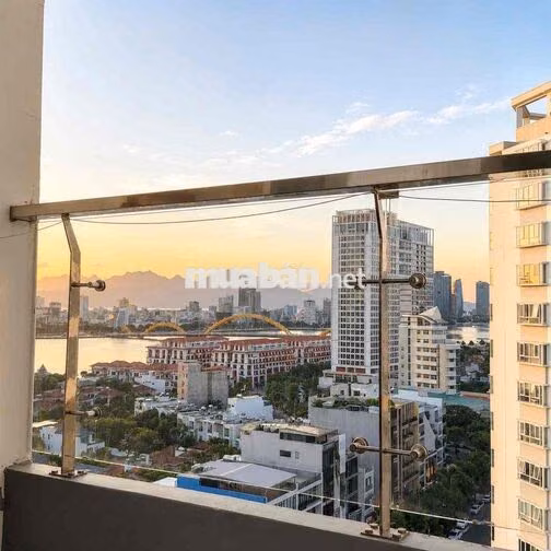 Cho thuê căn hộ 2 phòng ngủ Monarchy, View cầu rồng, Full nội thất