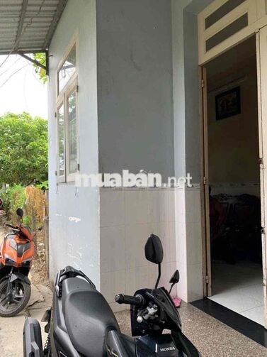 Nhà bán DT 5x5 nở hậu 6m 1 lầu 1 phòng 2 wc Gần chợ phú lạc