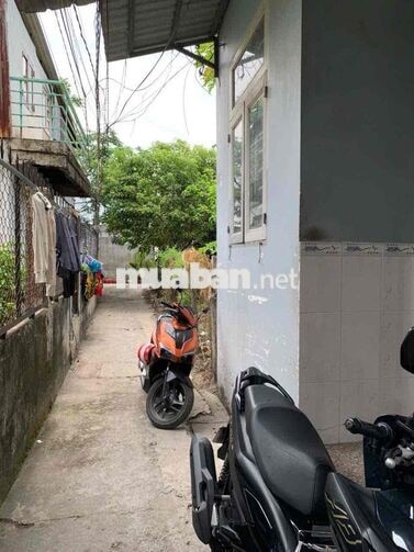 Nhà bán DT 5x5 nở hậu 6m 1 lầu 1 phòng 2 wc Gần chợ phú lạc