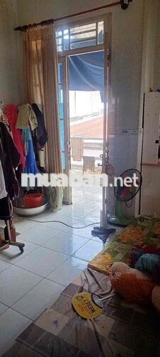 Nhà bán DT 5x5 nở hậu 6m 1 lầu 1 phòng 2 wc Gần chợ phú lạc