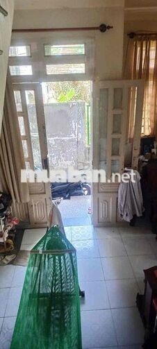 Nhà bán DT 5x5 nở hậu 6m 1 lầu 1 phòng 2 wc Gần chợ phú lạc