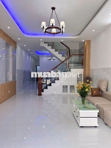 Nhà 1 trệt 1 lầu 1ty810 cách chợ đêm Uyên Hưng 300m