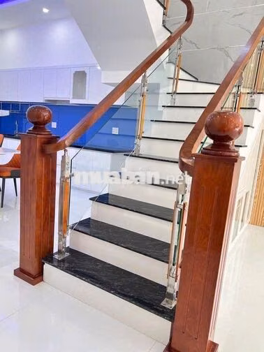 Nhà 1 trệt 1 lầu 1ty810 cách chợ đêm Uyên Hưng 300m