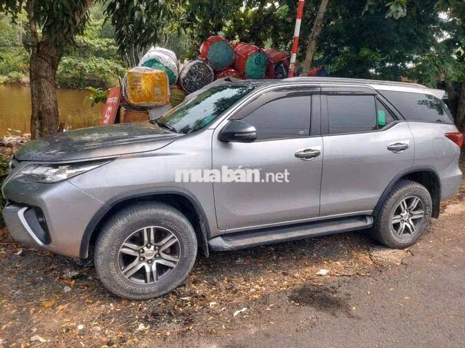 Toyota Fortuner 2019 Bạc 7 chỗ Dầu