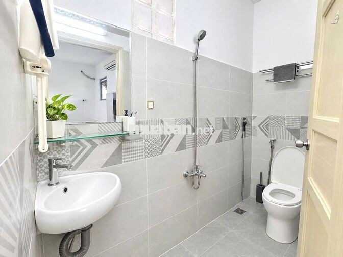 PHÒNG FULL NỘI THẤT, MẶT TIỀN NTT, CHỈ 3,4TR, Ở TIỆN NGHI, AN NINH