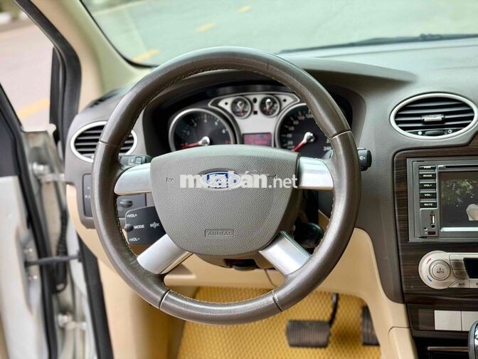 Ford Focus Titanium 2013 90000 km Bạc