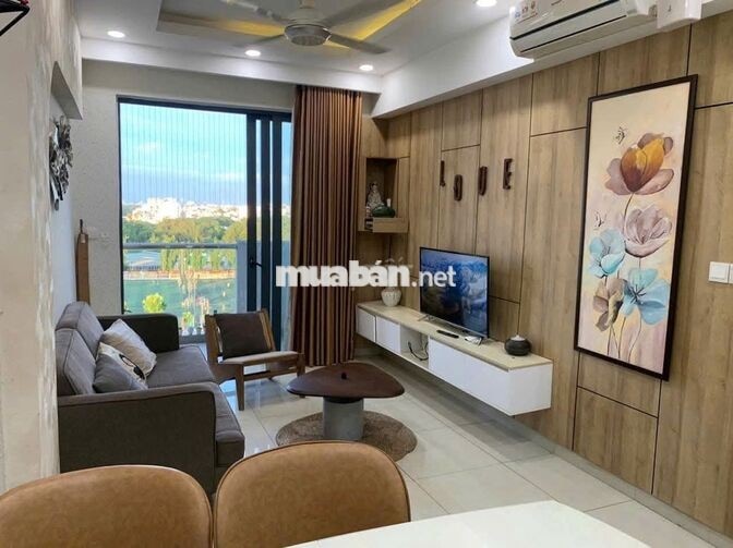 Cho thuê căn hộ 2 PN Emerald full nội thất, view sân banh, mát mẻ