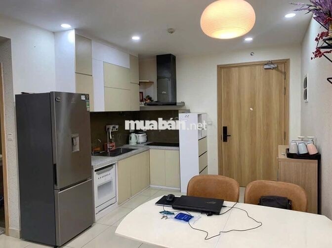 Cho thuê căn hộ 2 PN Emerald full nội thất, view sân banh, mát mẻ