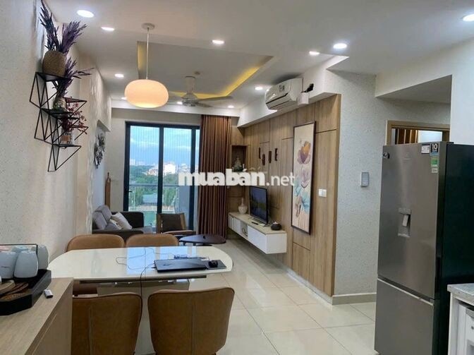 Cho thuê căn hộ 2 PN Emerald full nội thất, view sân banh, mát mẻ