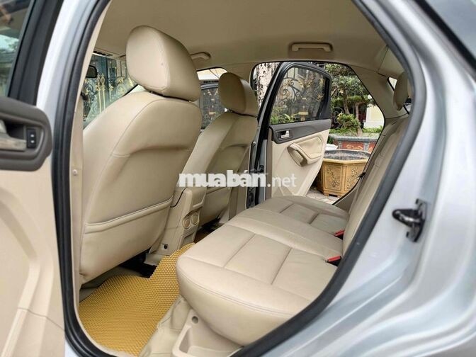 Ford Focus Titanium 2013 90000 km Bạc