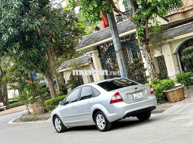 Ford Focus Titanium 2013 90000 km Bạc