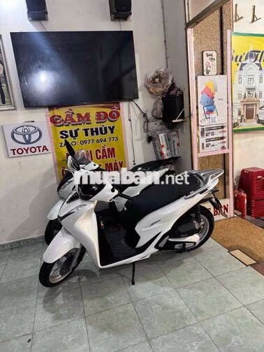 Honda SH 125 Trắng