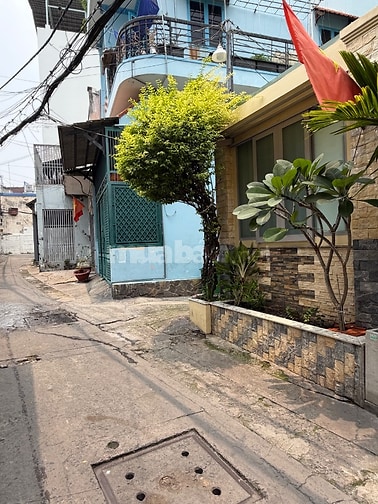 Nhà nhỏ trong hẻm lớn cần cho thuê