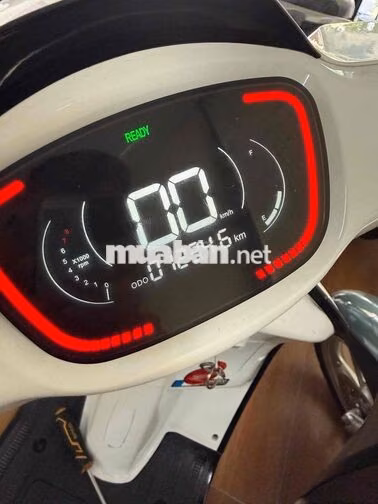 Vespa 50cc Trắng 2025