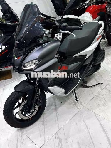 Aprilia SR GT 200