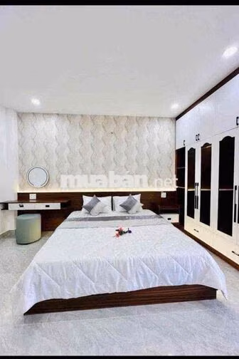 NHÀ ĐẸP. GẦN TRƯỜNG CẤP 1..2..3. TRỆT LỬNG 3 LẦU 4PN 6WC ( NỘI THẤT )
